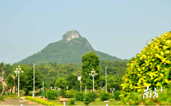 巾峰山。黃津 攝