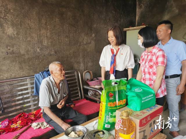 走訪慰問。