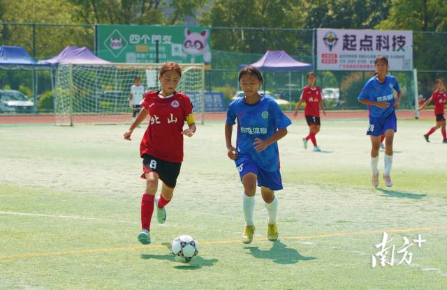 北山中學是全國首批“青少年校園足球特色學校”。資料圖