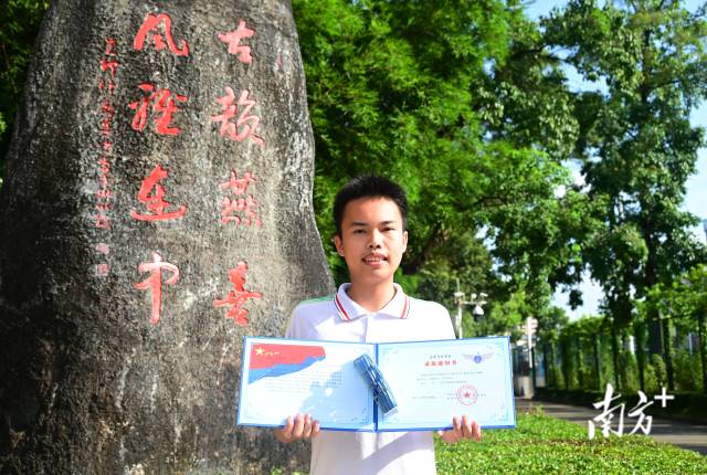 連州中學連續(xù)兩年有學生考上空軍飛行員。圖為朱富銘。黃津 攝
