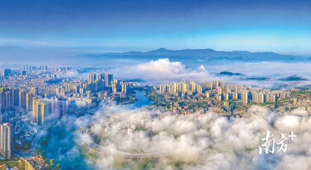 清遠連州以奮斗為筆，加快打造“粵湘桂區(qū)域性中心城市”。丘貴星 攝