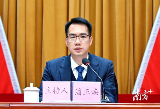 連州市委書記潘正煥代表市委常委會作報告。黃瀅 攝