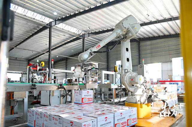 連州新增國家高新技術(shù)企業(yè)14家，增長率高達(dá)93%。黃津 攝