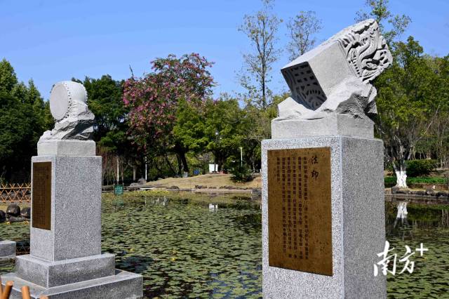 通過象征正義的法器造型與流水意象，詮釋法治公平公正、滋養(yǎng)萬物的本質(zhì)內(nèi)涵。黃瀅 攝