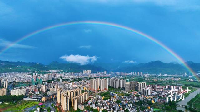 連州鎮(zhèn)確定“一二三五九”工作思路，力爭各項工作走在前列。邵海庭 攝