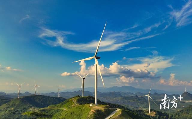 大路邊鎮(zhèn)力爭將風(fēng)電、光伏等新能源產(chǎn)業(yè)打造成經(jīng)濟(jì)發(fā)展新增長極。陳天優(yōu) 攝