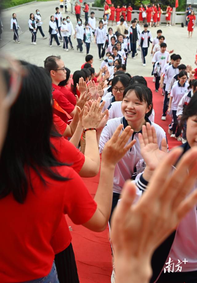 2025年，連州高考600分以上人數(shù)同比增長(zhǎng)180%，中考總平均分從全市第六躍居至連續(xù)兩年全市第二。黃津 攝